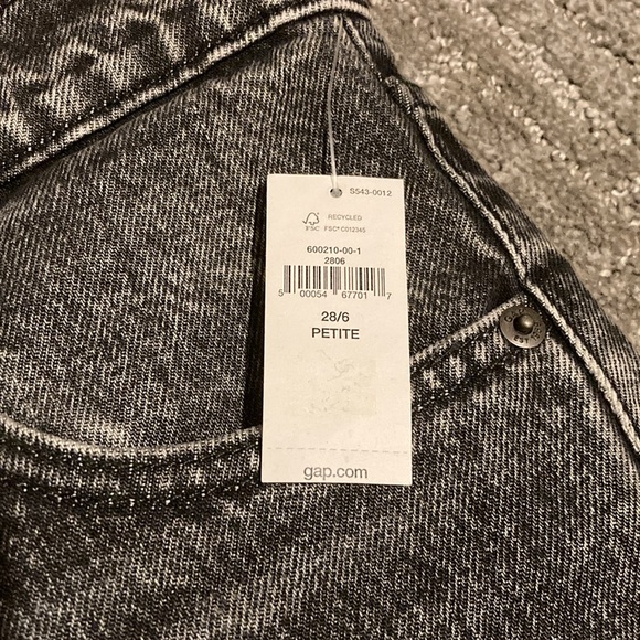 Gap Barrel Jean High Rise in Washed Black Denim 28/6P / Style 600210 - Picture 4 of 11